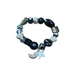 Avon Midnight Beaded Chic Charm‎ Bracelet Black Silver Moon Star Celestial